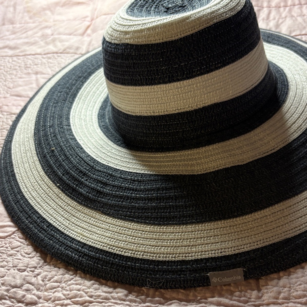 Columbia Women's Striped Black and White Hat